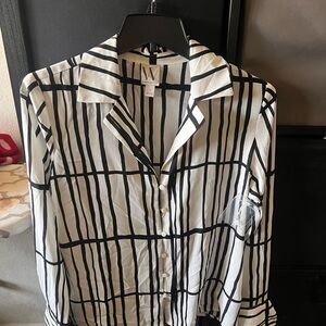 omen's Black and hite Striped Top